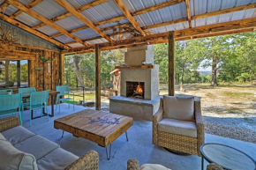 Cozy Cabin with Backyard Oasis 11 Mi to Marina